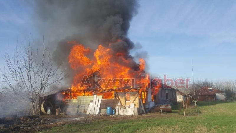 Marangoz atölyesi alev alev yandı