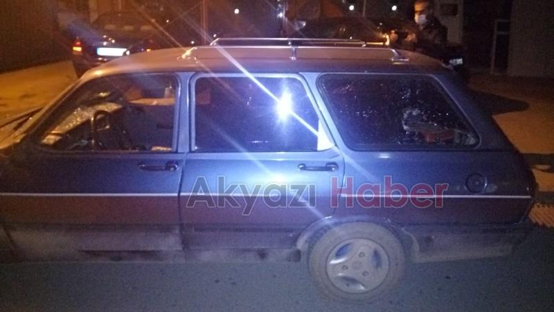 Baltayla aracın camlarını kırdı
