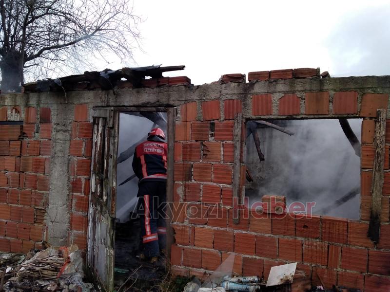 Odunluk alev alev yandı