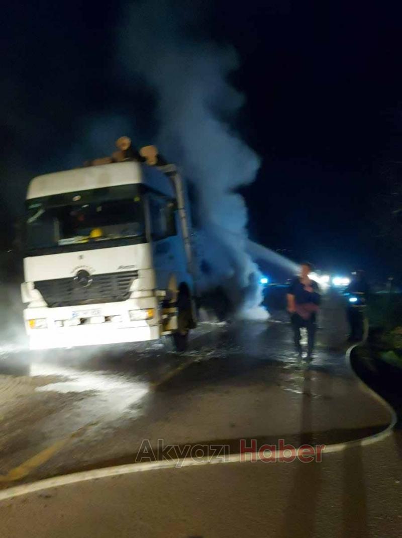 Balataları ısınan kamyon az kalsın kül oluyordu