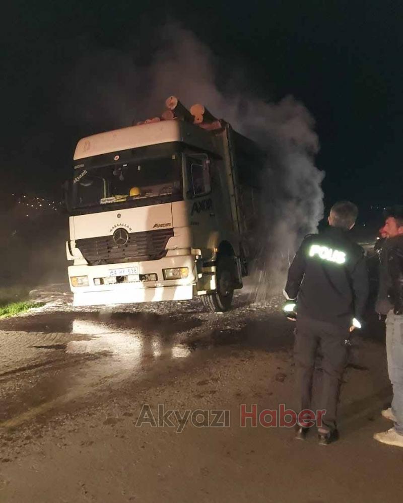 Balataları ısınan kamyon az kalsın kül oluyordu