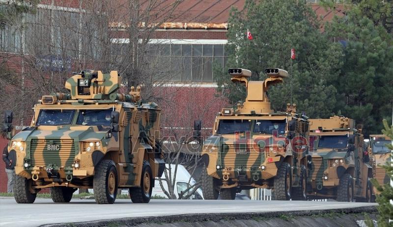 Bakan Akar, Sakarya'da yeni nesil obüslerin gösterisini izledi