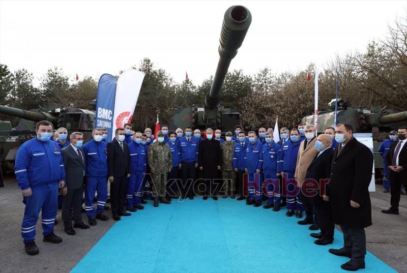 Bakan Akar, Sakarya'da yeni nesil obüslerin gösterisini izledi