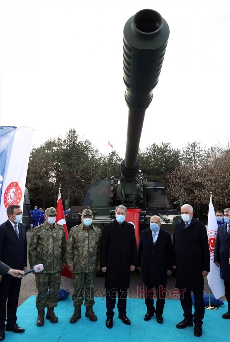 Bakan Akar, Sakarya'da yeni nesil obüslerin gösterisini izledi
