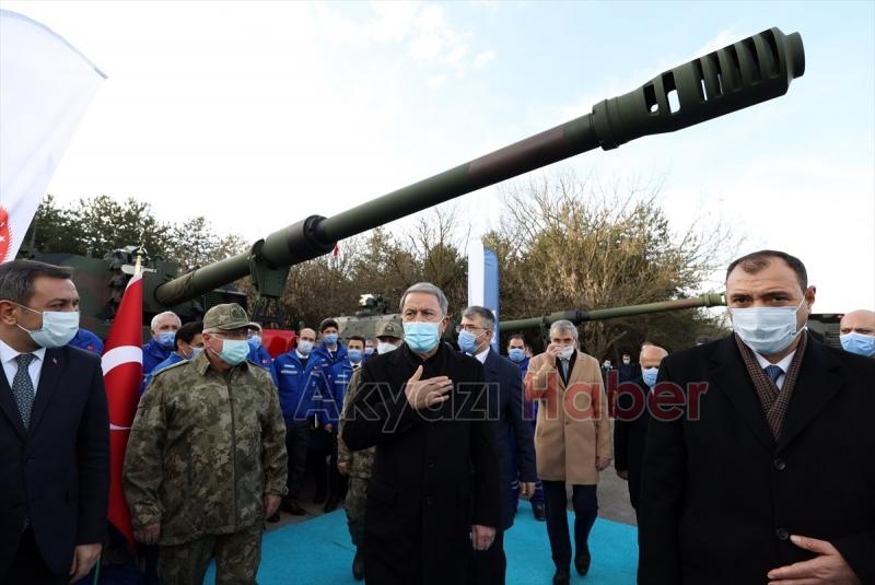 Bakan Akar, Sakarya'da yeni nesil obüslerin gösterisini izledi