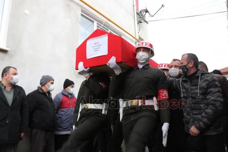 Sakarya şehidini dualarla uğurladı