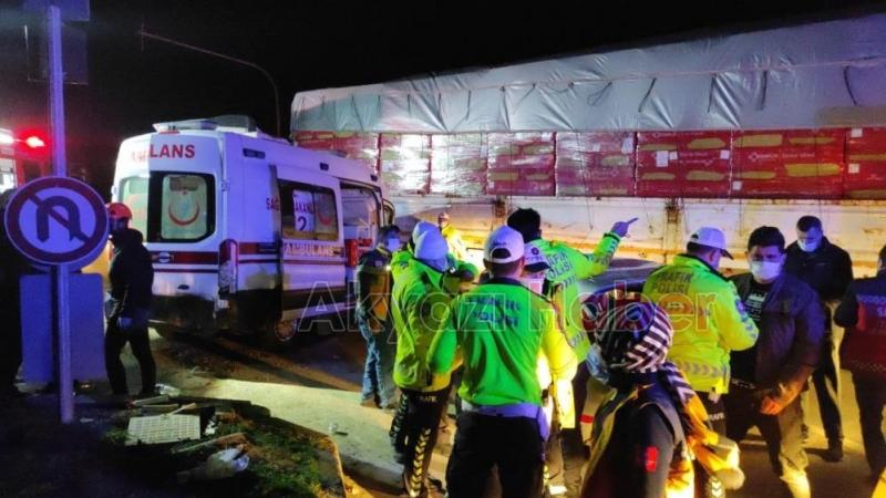 D-100 'de ambulansında karıştığı feci kaza: 2'si ağır 8 yaralı