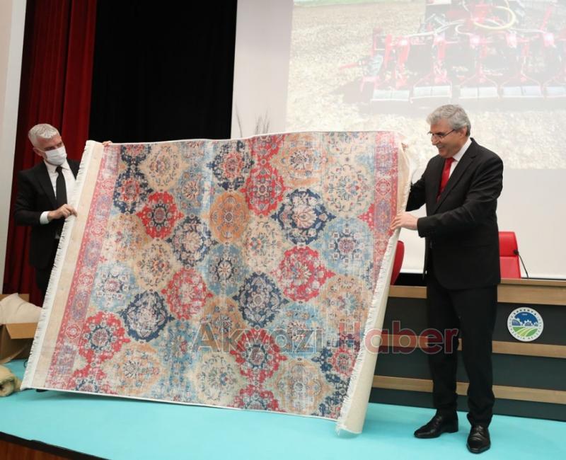 Başkan Yüce akyazıda kenevirden yastık üretti