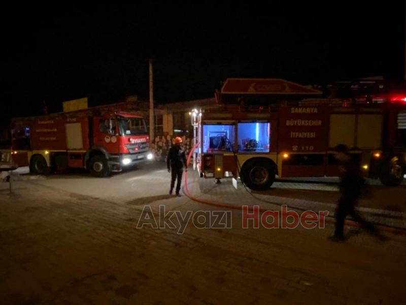 Akyazı'da itfaiye yangından yangına koştu