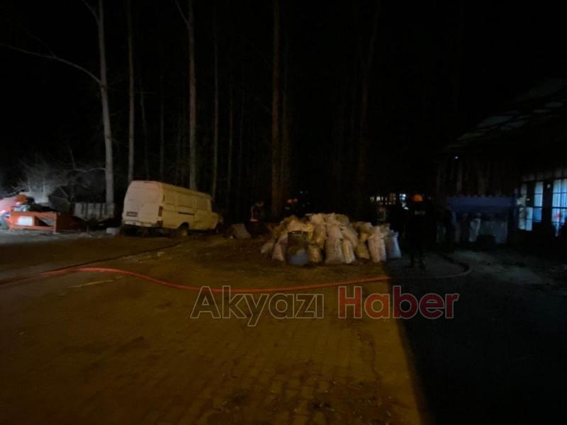 Akyazı'da itfaiye yangından yangına koştu