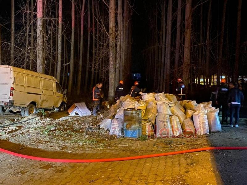 Akyazı'da itfaiye yangından yangına koştu