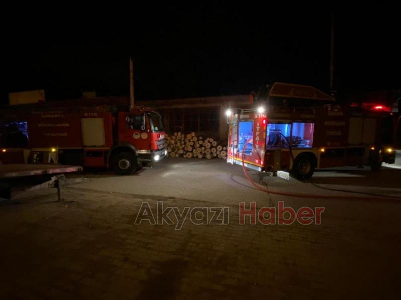 Akyazı'da itfaiye yangından yangına koştu