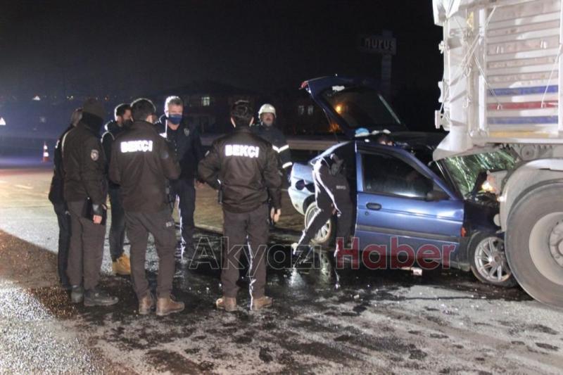 Feci kaza Akyazı plakalı aracın sürücüsü öldü