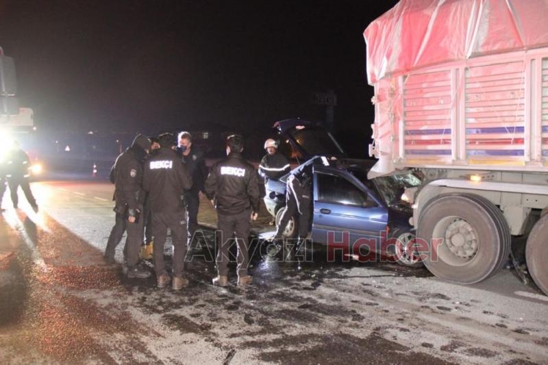 Feci kaza Akyazı plakalı aracın sürücüsü öldü