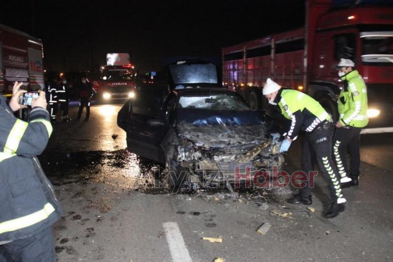 Feci kaza Akyazı plakalı aracın sürücüsü öldü
