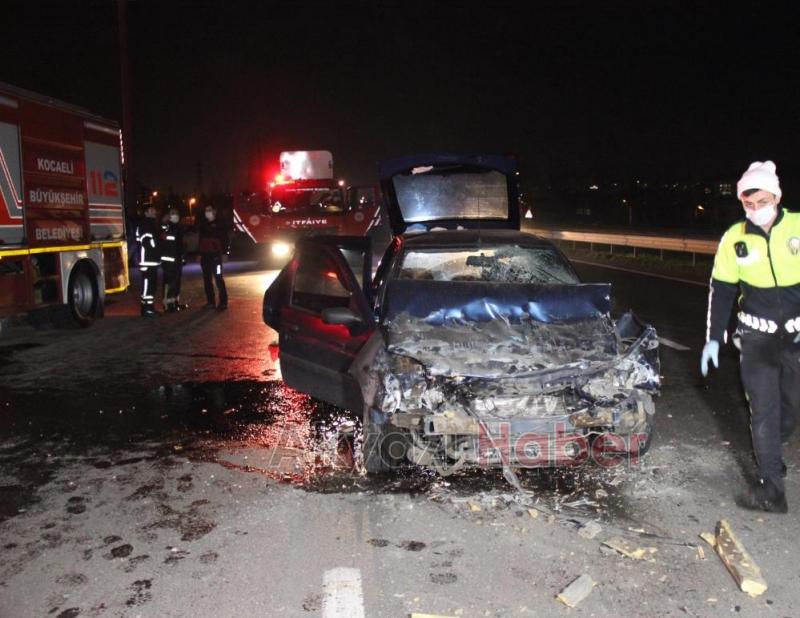 Feci kaza Akyazı plakalı aracın sürücüsü öldü