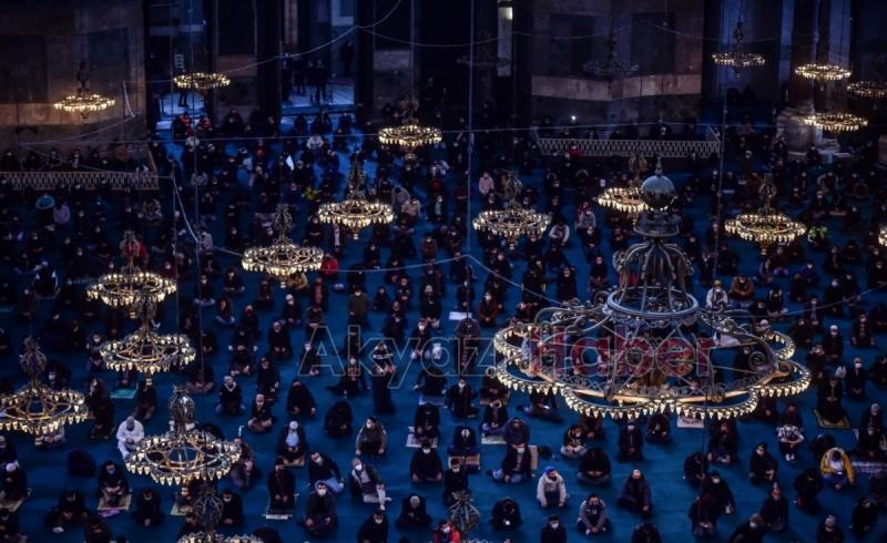 Ayasofya Camii yeni çehresiyle hayran bıraktı