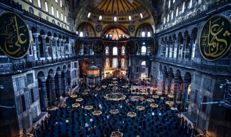 Ayasofya Camii yeni çehresiyle hayran bıraktı