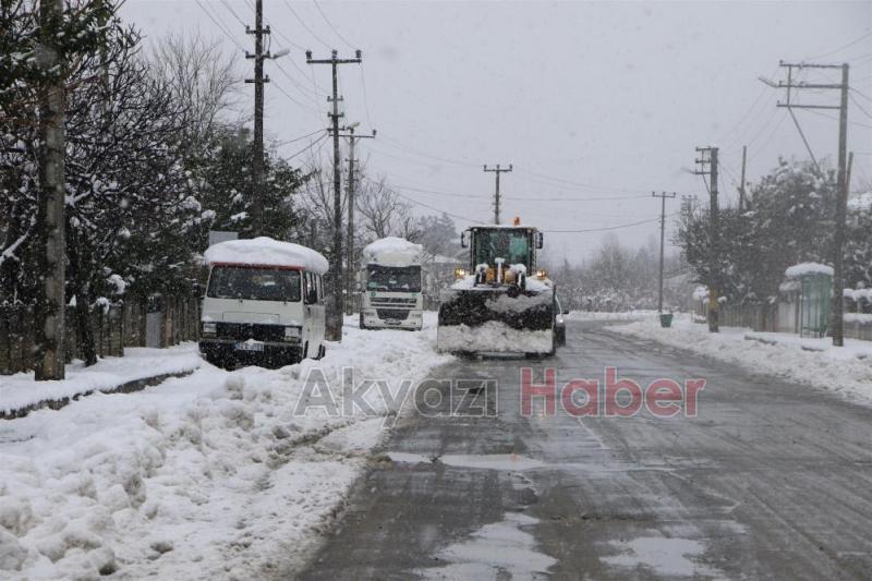 Vali Kaldırım Akyazı'da karla mücadele çalışmalarını inceledi