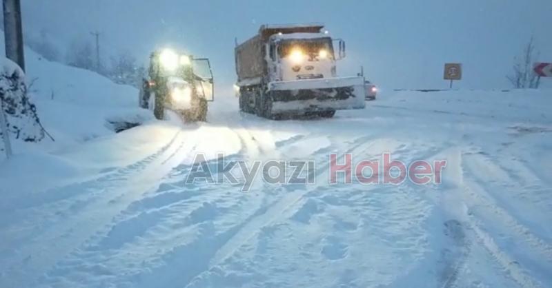 Karda araçlar kaydı, yol kilitlendi