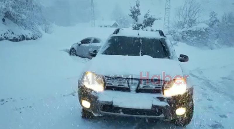 Karda araçlar kaydı, yol kilitlendi