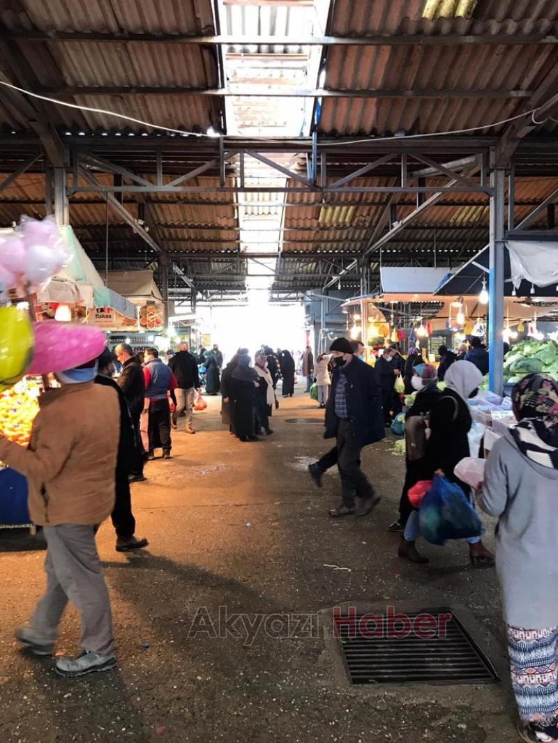 Akyazıda çarşamba pazarı yoğunluğu