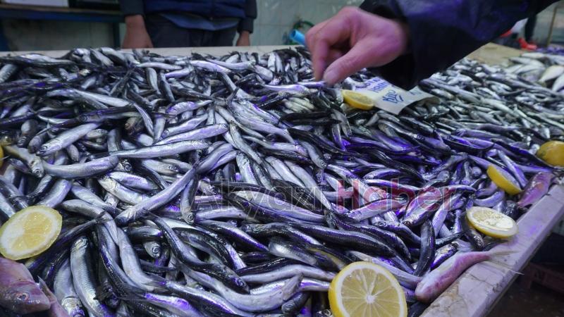 Akyazıda çarşamba pazarı yoğunluğu
