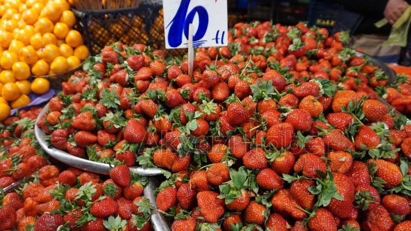 Akyazıda çarşamba pazarı yoğunluğu