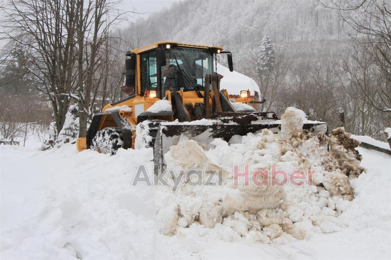 Akyazı Belediyesi'nin karla mücadele sınavı