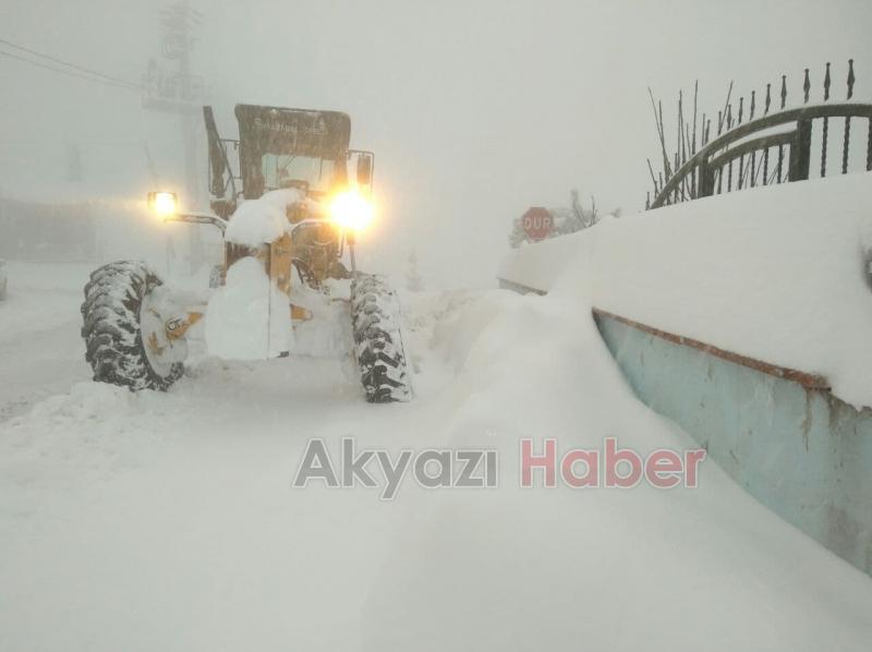 Akyazı Belediyesi'nin karla mücadele sınavı
