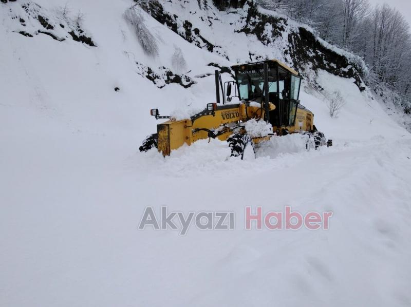 Akyazı Belediyesi'nin karla mücadele sınavı