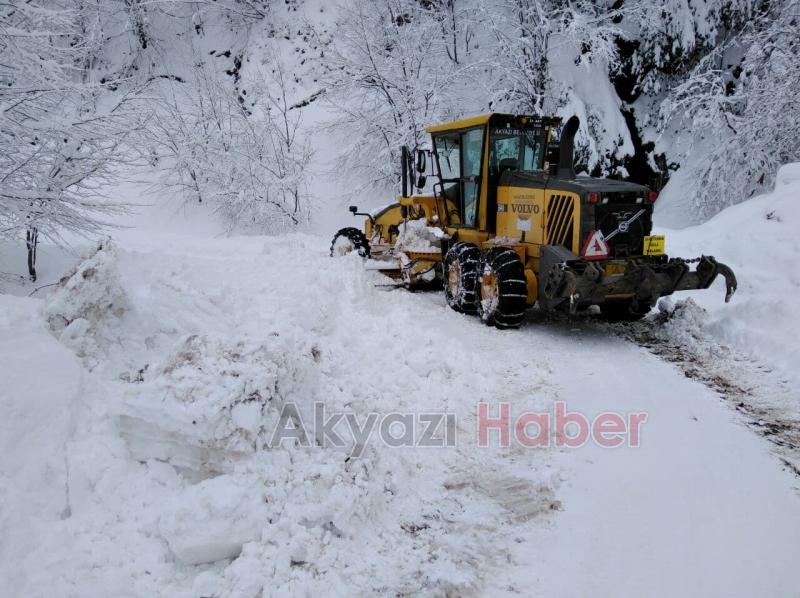 Akyazı Belediyesi'nin karla mücadele sınavı