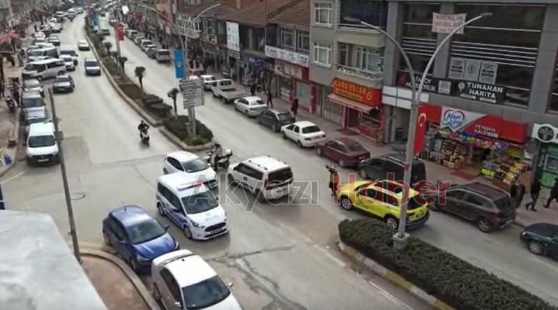 Aracını yol ortasına bırakıp gitti