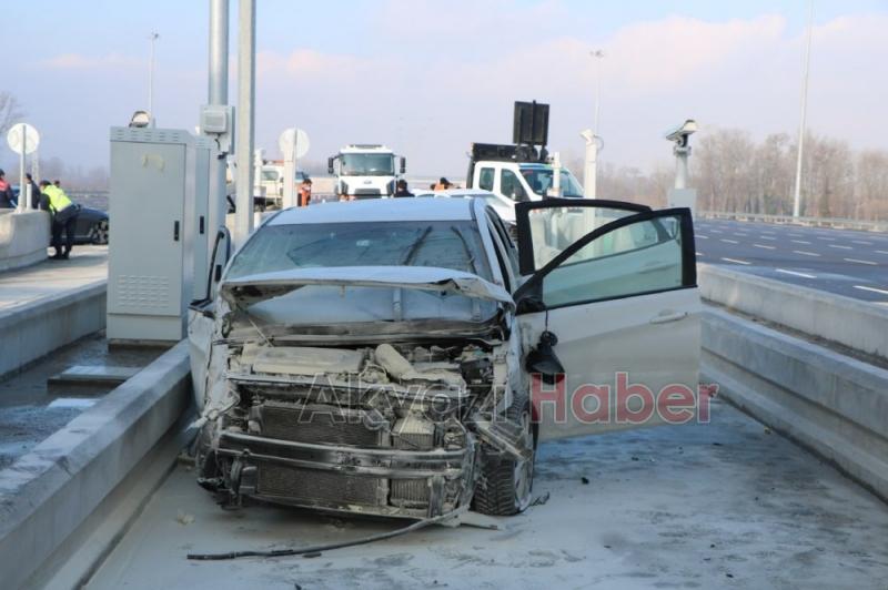 Akyazıda zincirleme kaza 2 yaralı