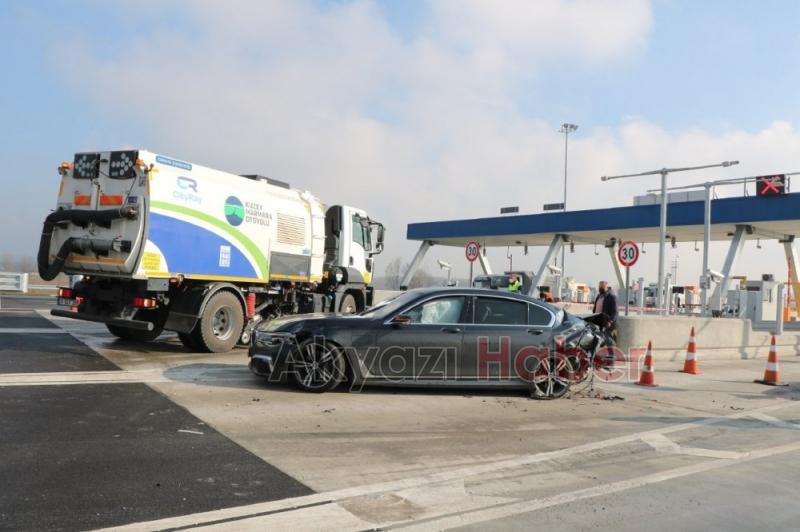 Akyazıda zincirleme kaza 2 yaralı