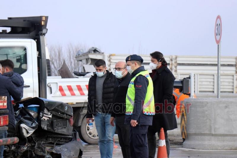 Akyazıda zincirleme kaza 2 yaralı