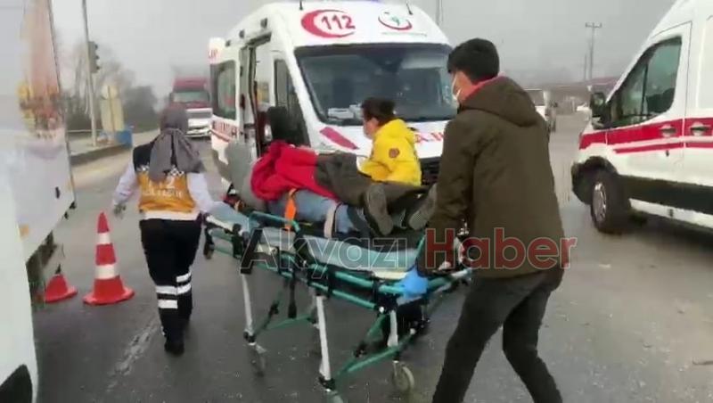 D-100 karayolunda cip ile kamyon çarpıştı: 4 yaralı