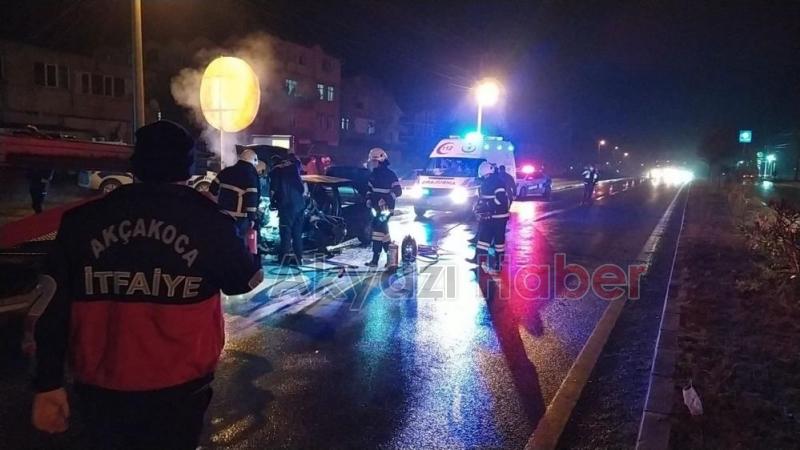 Akyazı plakalı otomobilin sürücüsü ağır yaralandı