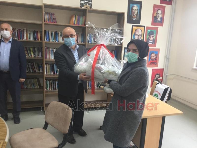 Akyazı Nilüfer Hatun MTALden genç kıza çeyiz hediyesi