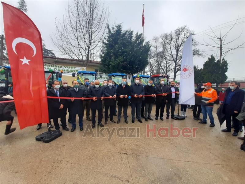 Akyazı'da 10 orman köylüsüne traktör verildi