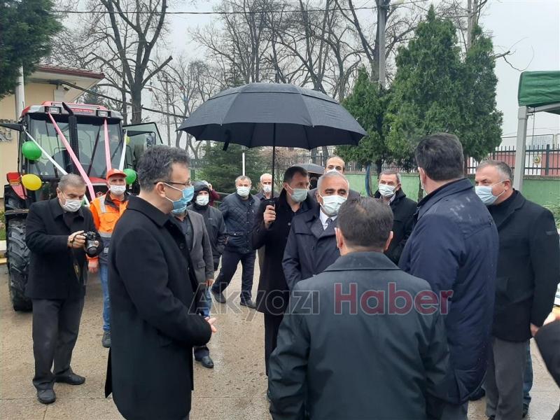 Akyazı'da 10 orman köylüsüne traktör verildi