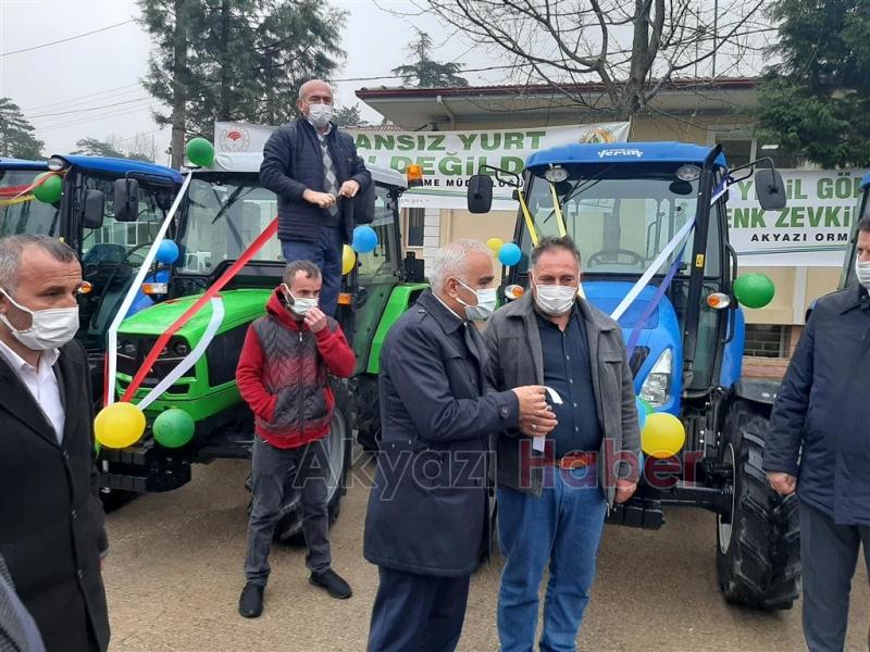 Akyazı'da 10 orman köylüsüne traktör verildi