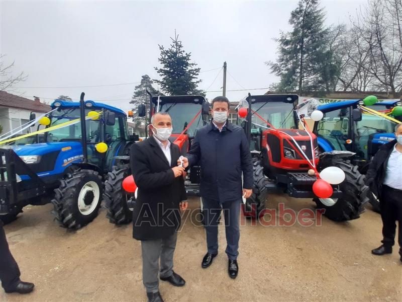 Akyazı'da 10 orman köylüsüne traktör verildi