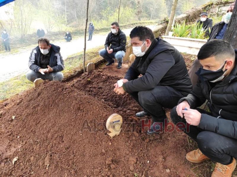 Aynı ailede koronadan ölen 5'nci kişi toprağa verildi