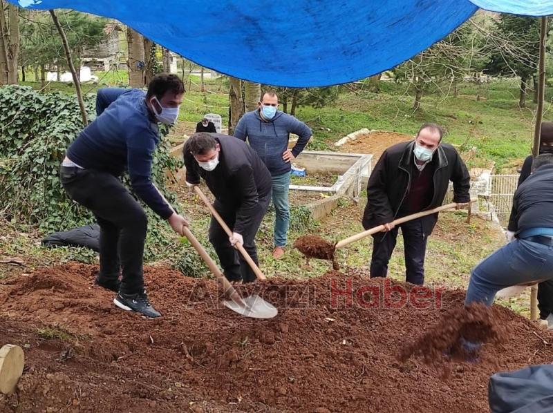 Aynı ailede koronadan ölen 5'nci kişi toprağa verildi