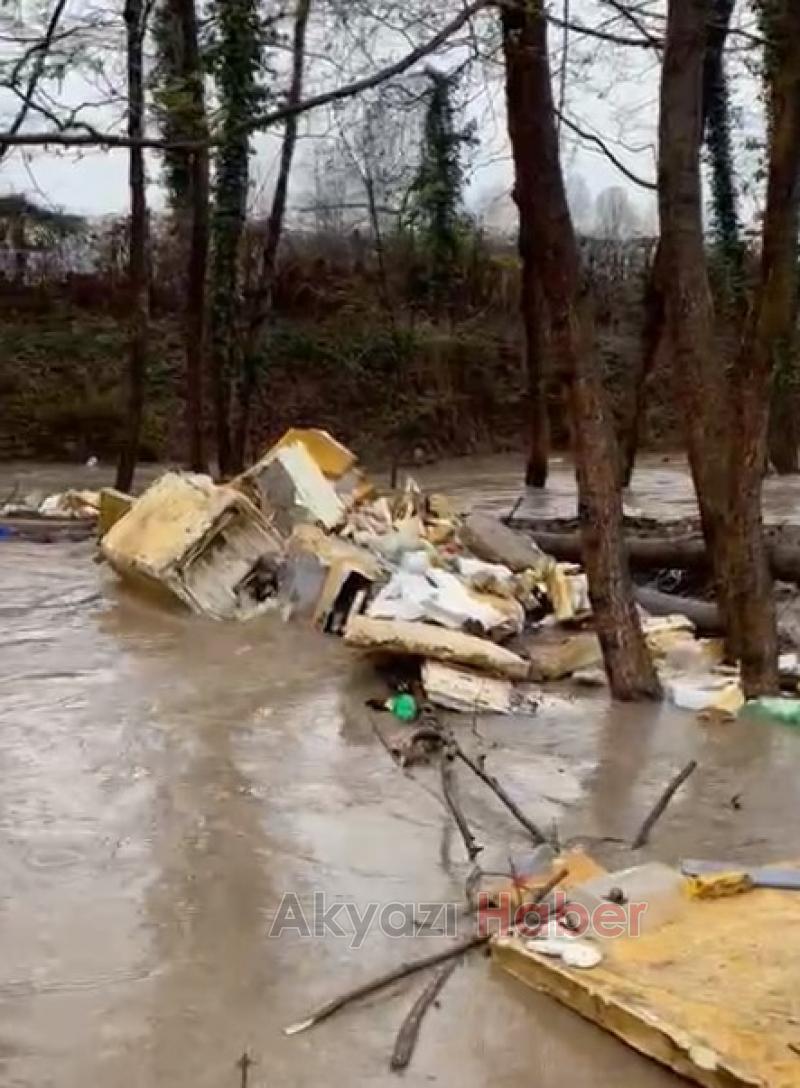 Çöpler Uludereyi tıkadı Muhtar isyan etti