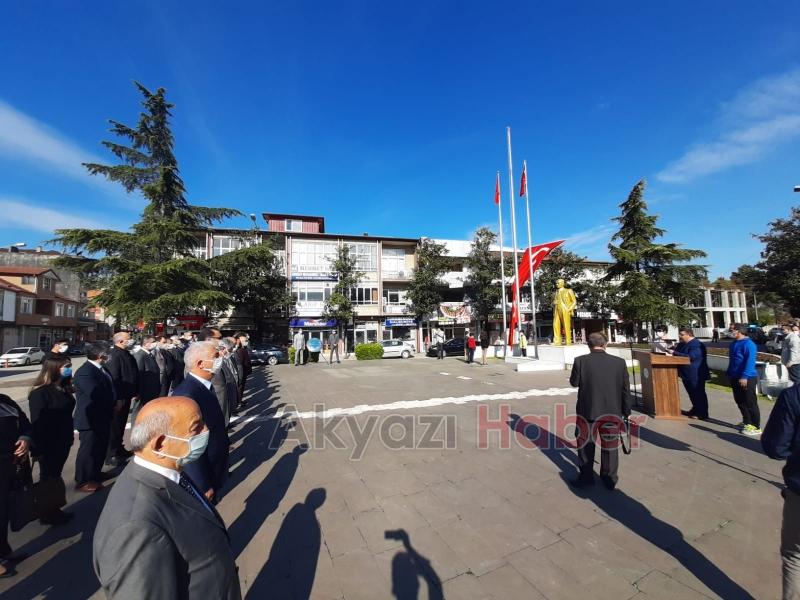 Akyazı'da sade 23 Nisan töreni