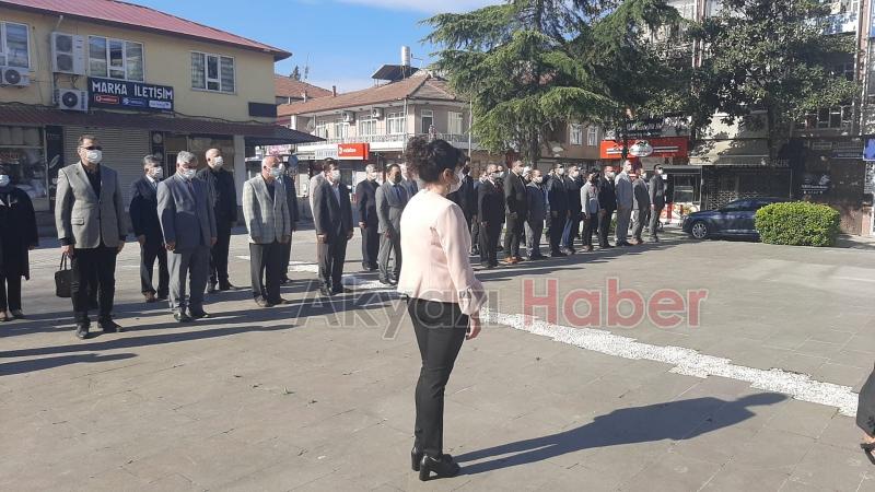 Akyazı'da sade 23 Nisan töreni