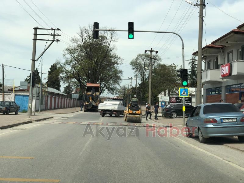 Çukurlar yama ile kapatıldı