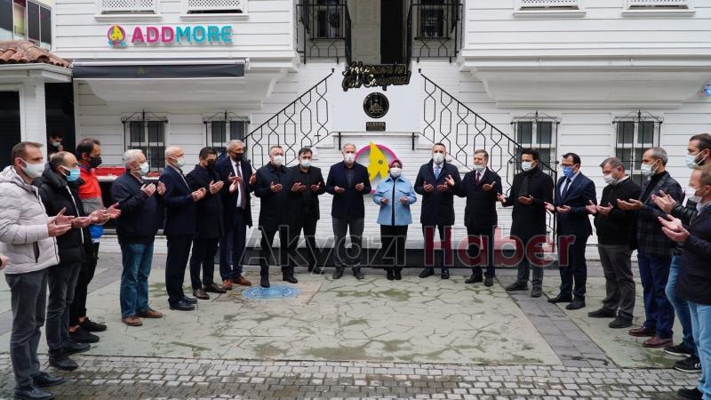 Dükkanlar esnaf duası ile açıldı